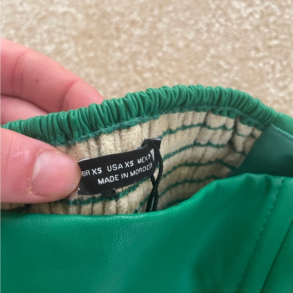 Green faux leather Zara corset-tube top! So cute and has great shape! 💚 - Picture 4 of 4